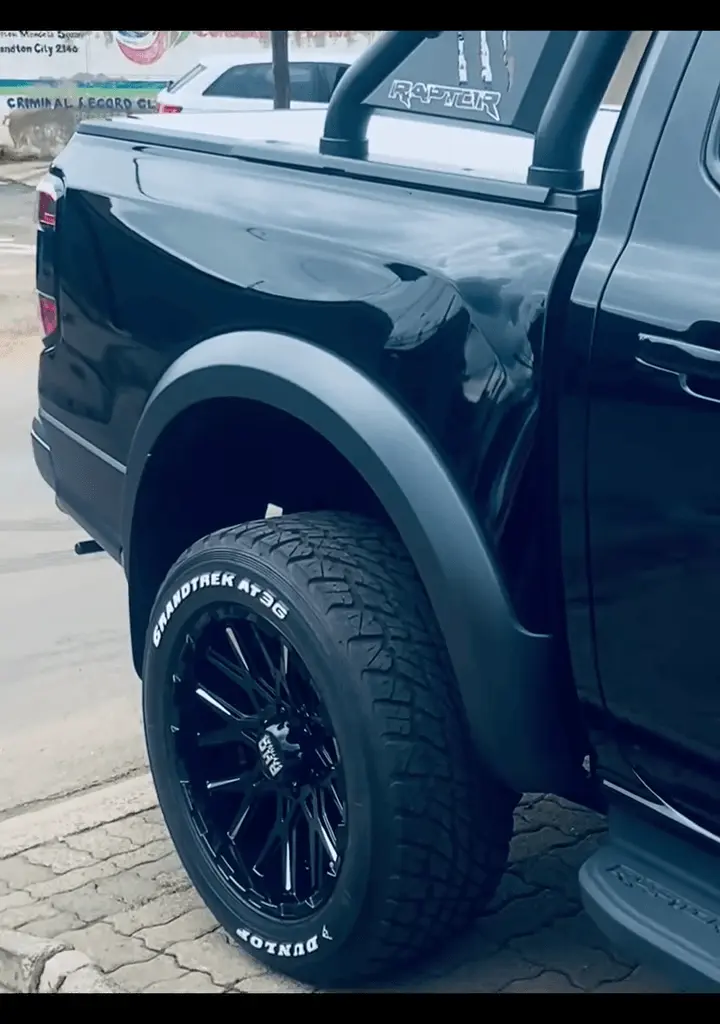 SUV wheel detailing